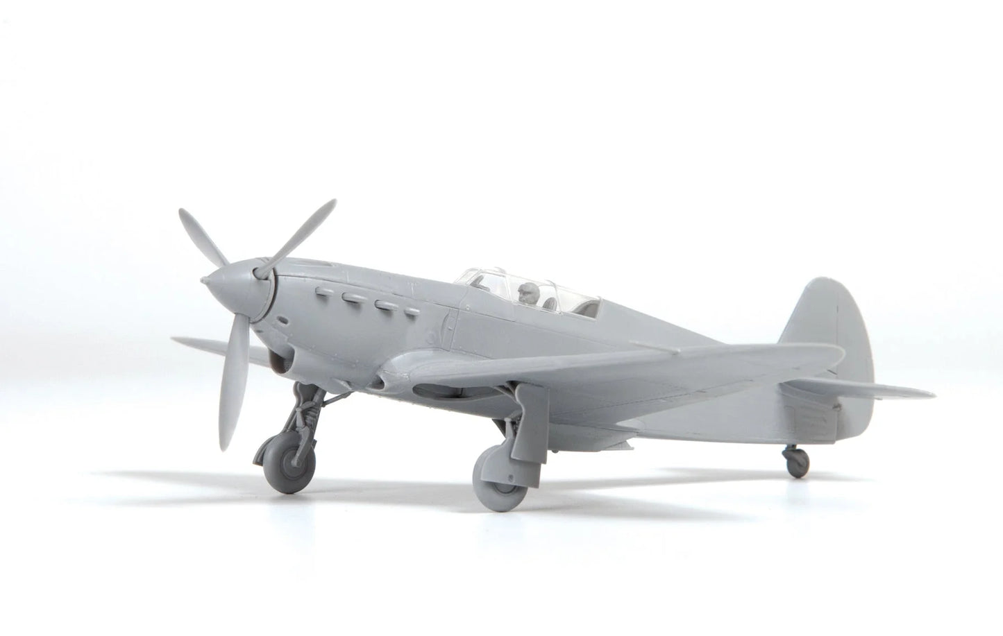 Zvezda 1/72 scale Yak-1 fighter plane model kit Z7327